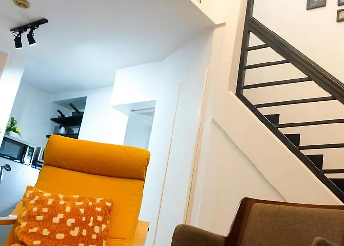 Apartment Couple Beside Mrt Boni & Sm Light Mall Manila